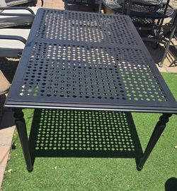 $200 HAMPTON BAY PATIO TABLE LIKE NEW