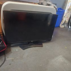 24 in LG Flat Screen TV