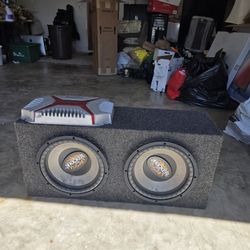 Kicker Cvr With 1000 Watt Amp