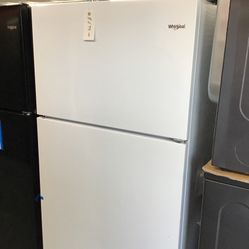 New Scratch And Dent Whirlpool 18.5 Cu Ft Top And Bottom Fridge. 1 Year Warranty 