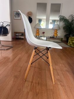 Set of 4 Eames-Style Dining Chairs — White Shell, Wood Dowel Legs