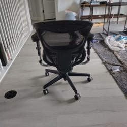 Black Rolling Chair 