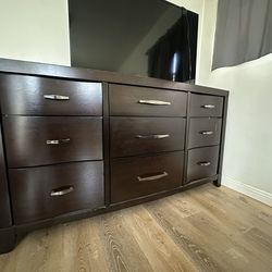 Dresser-pick up in Inglewood 90301