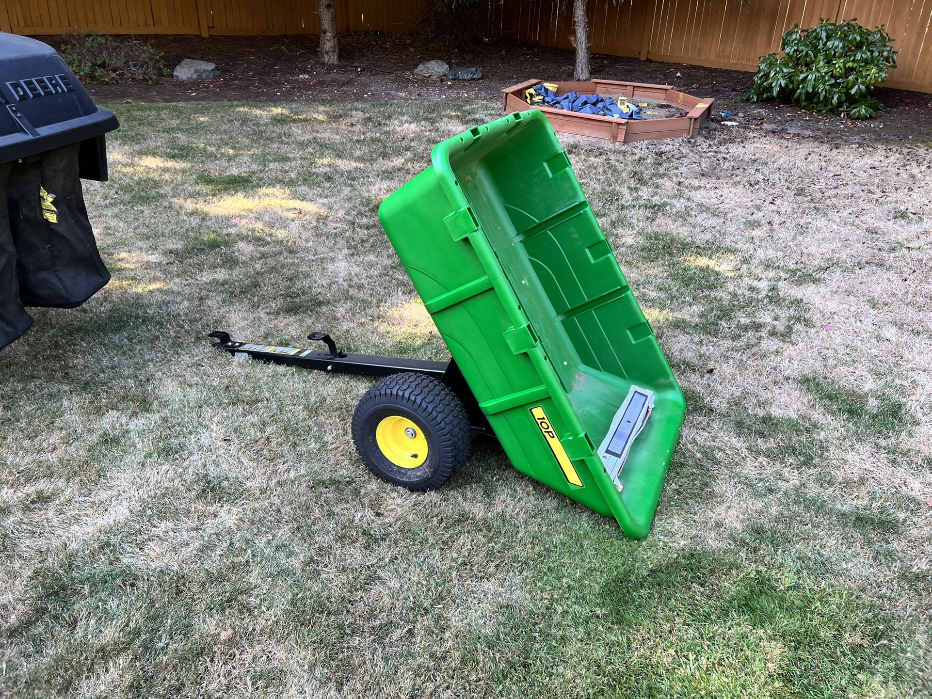 John Deere X354 Riding Lawnmower (2020) + Rear Bagger + 10P Utility