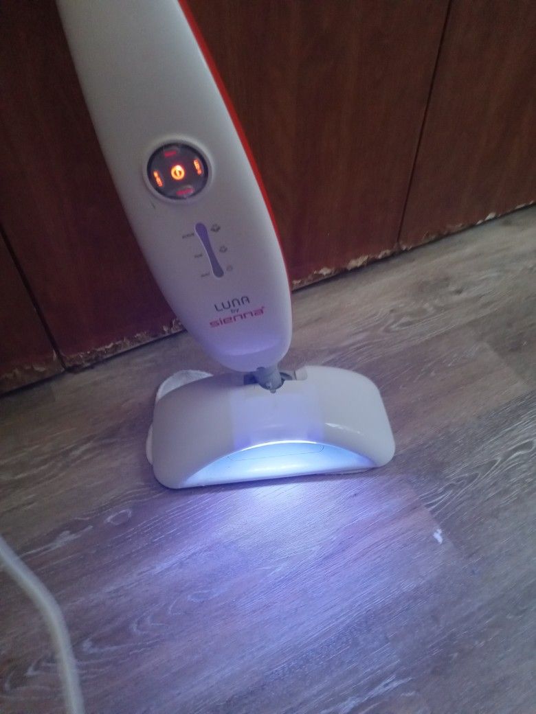 FLOOR STEAMER