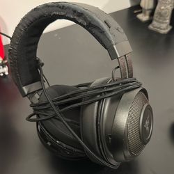 gaming headset/headphones (Razer Kraken Ultimate)
