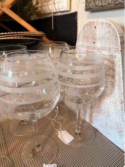 Four piece wine glass with wine glass jewelry. 30