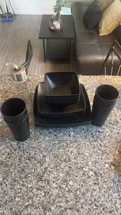 Plastic plates/ cups/ bowls/ bottle