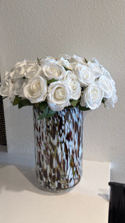 Vase with roses