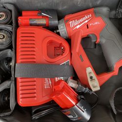 Milwaukee 2505-22 M12 FUEL™ Installation Drill/Driver KIT w/ batteries & charger