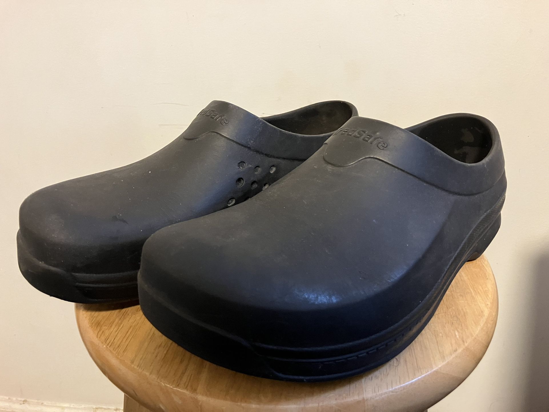 Tredsafe Shoes Water & Slip Resistant - Size 10