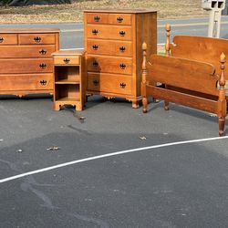 Vintage Chippendale Style Rock Maple Four Piece Bedroom Set with Full Size Bed