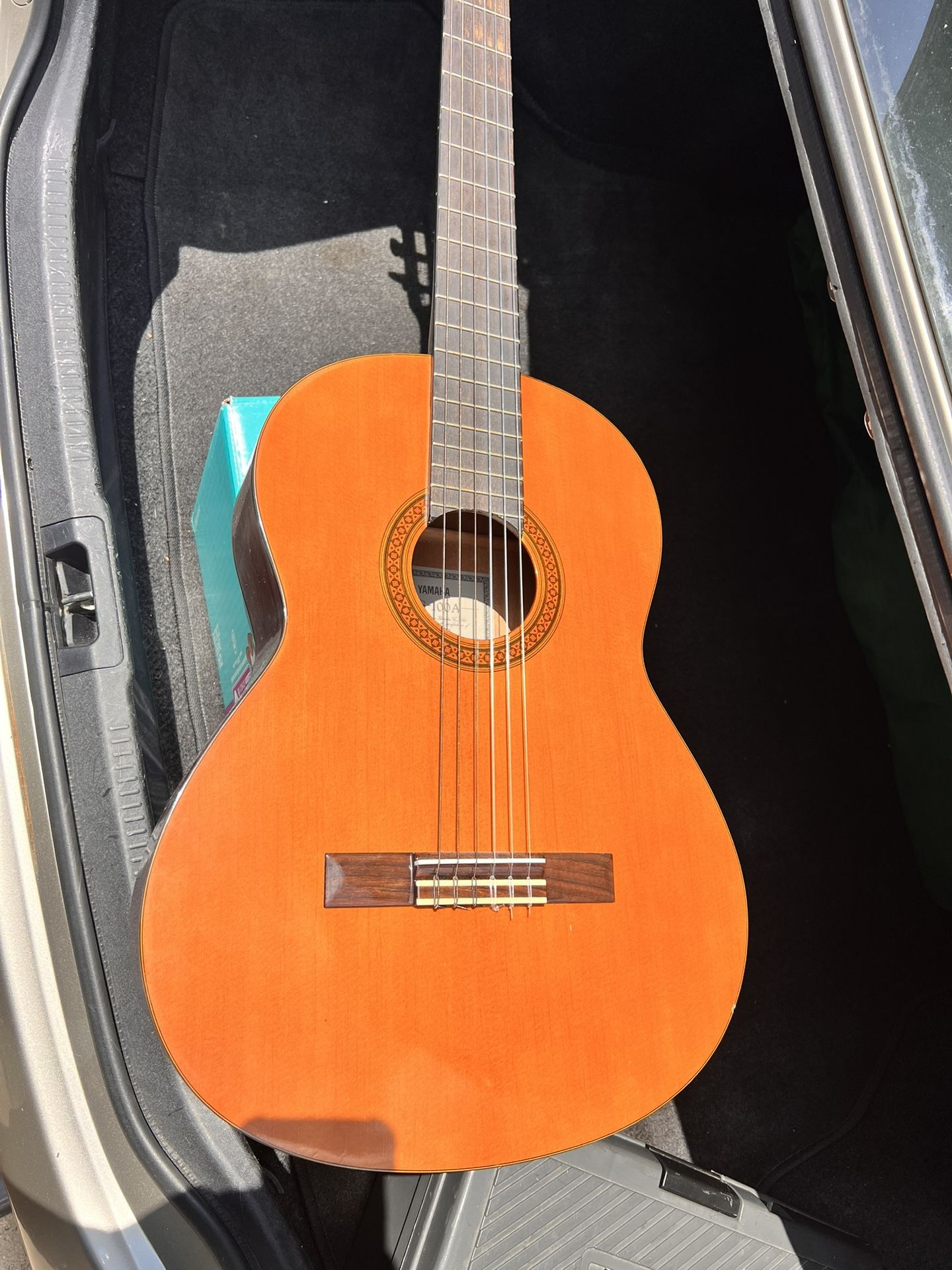 GOOD CONDITION YAMAHA CG-100A GUITAR