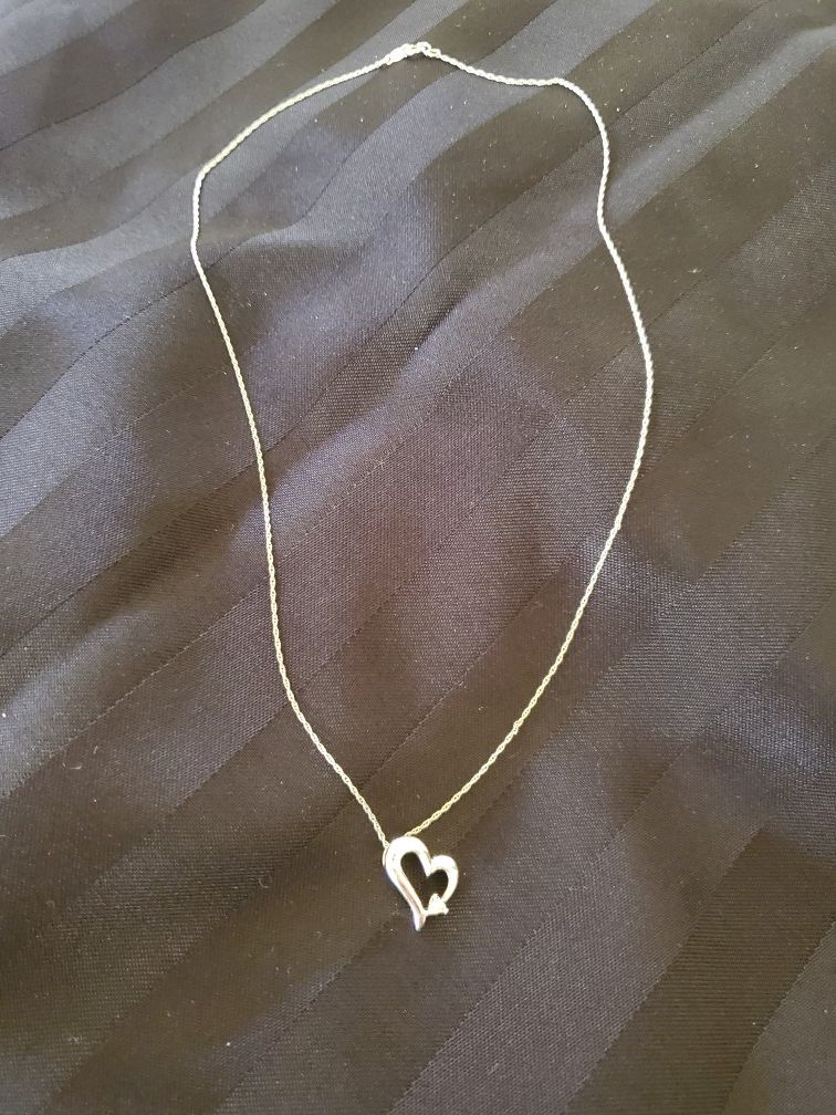 Beautiful Sterling Silver Necklace with Heart pendant with Accent Stone