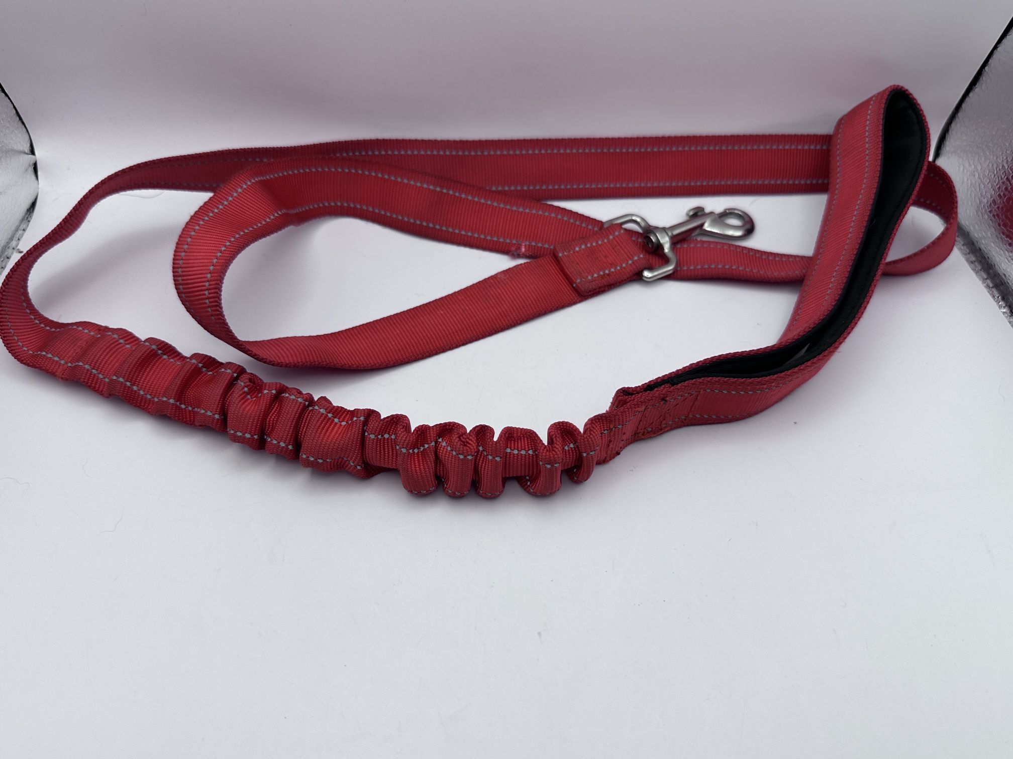 πΎ Red Reflective Dog Leash β Like New β $5 (Beaverton)