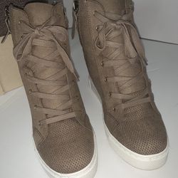  $25 Best Buy Size 8.5 Taupe Suede Lace-Up Wedge Sneakers 