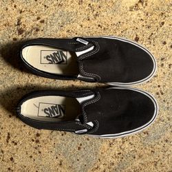 Boys Vans- Size 4.5y - Black & White 