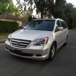 Honda Odyssey Ex-L With TV And Back Up Camera 