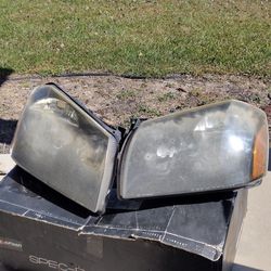 2005-07 Dodge Magnum OEM Headlights 