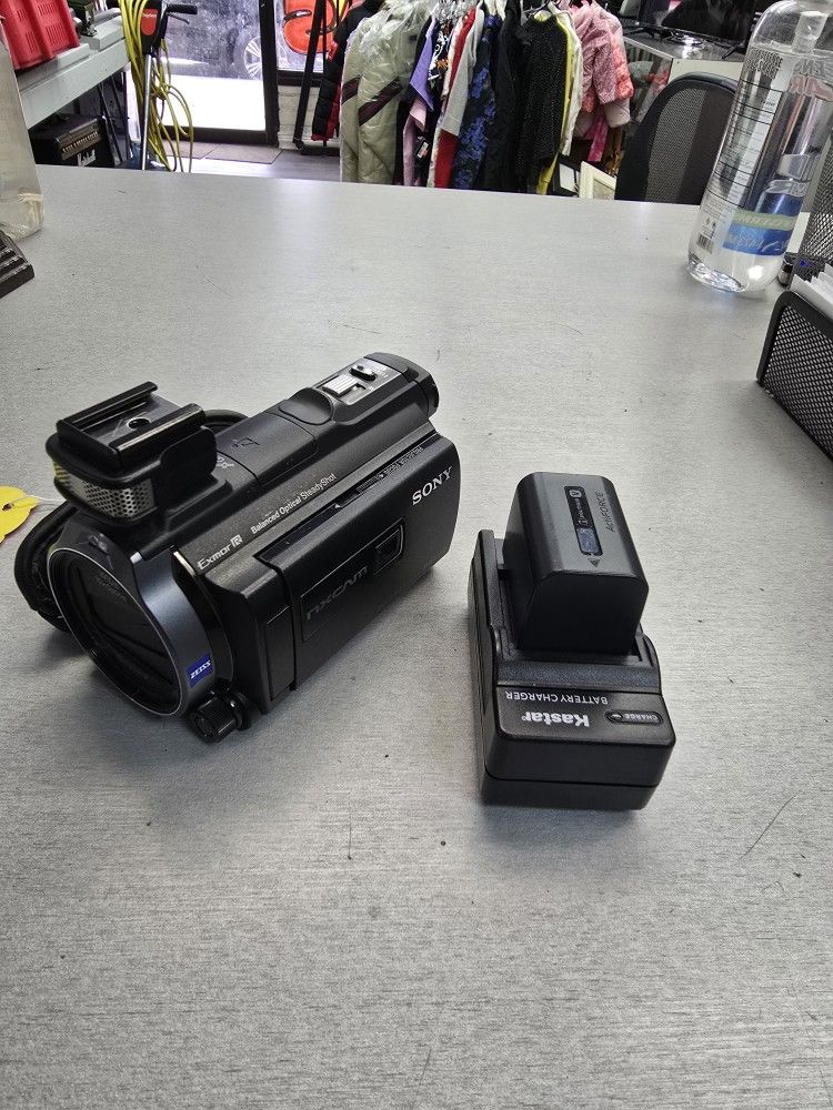 SONY HXR-NX30U PROFESSIONAL HD CAMCORDER 96GB.
