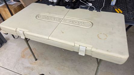 Craft table/ scrap and stow table