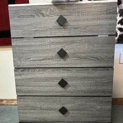 4 Drawers Chest 
