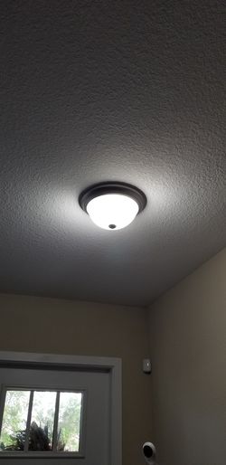 Ceiling light fixtures