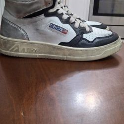 Autry Medalist Mind Super Vintage $230 Size 7