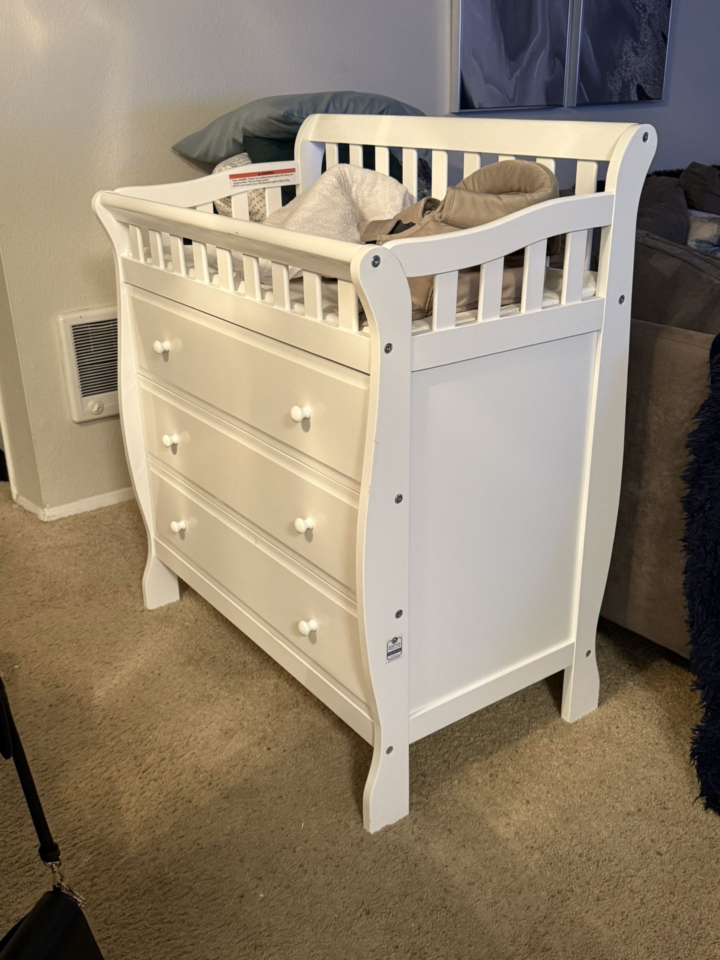 White Oneman Changing Table Dresser with Pad And Dresser 