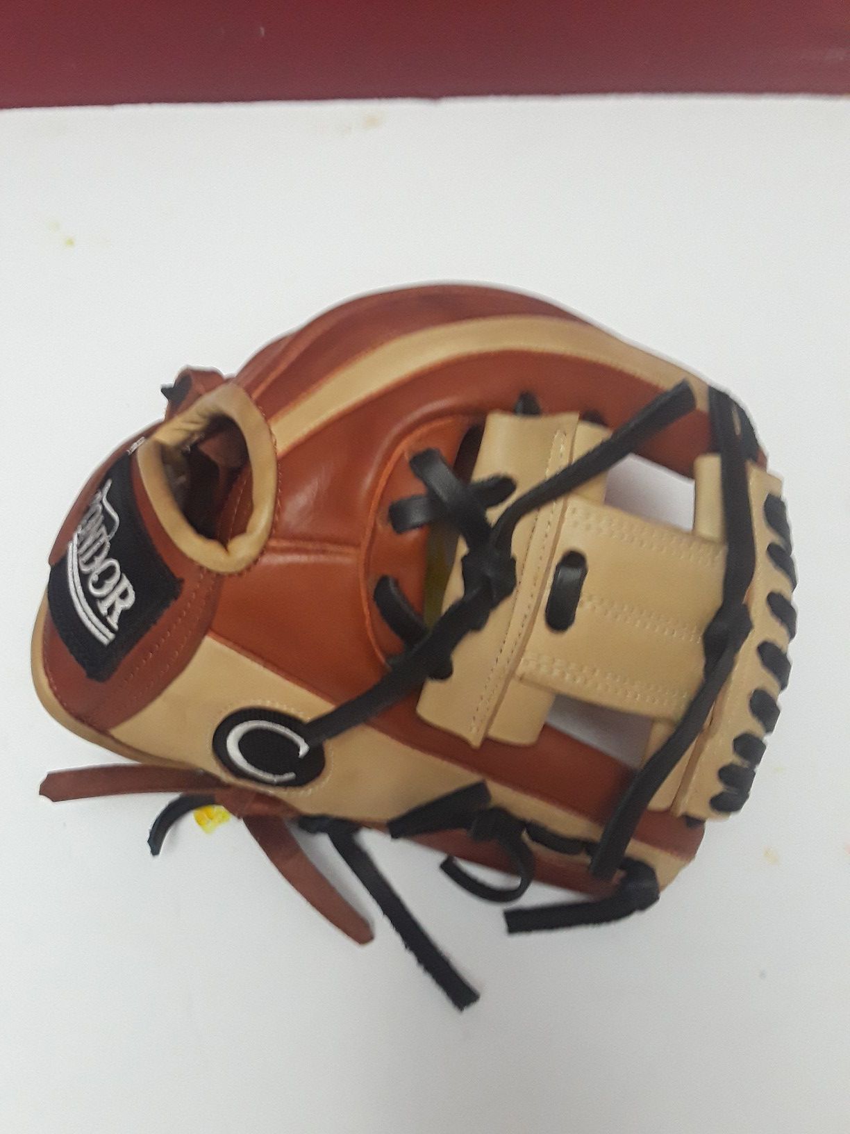 Baseball softball gloves