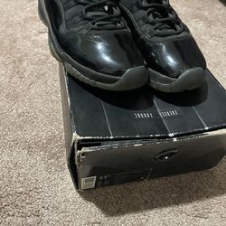 Cap N Gown 11s Size 11.5 Worn