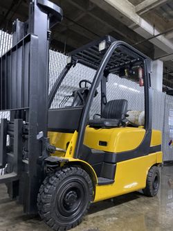 2019 YALE forklift for sale PNEUMATIC TIRES