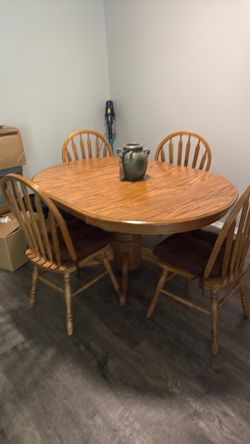 Dining table w four chairs