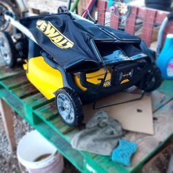 DEWALT
2x20V MAX 21 in. Cordless
Battery Powered Push Lawn
Mower  Tool-Only 