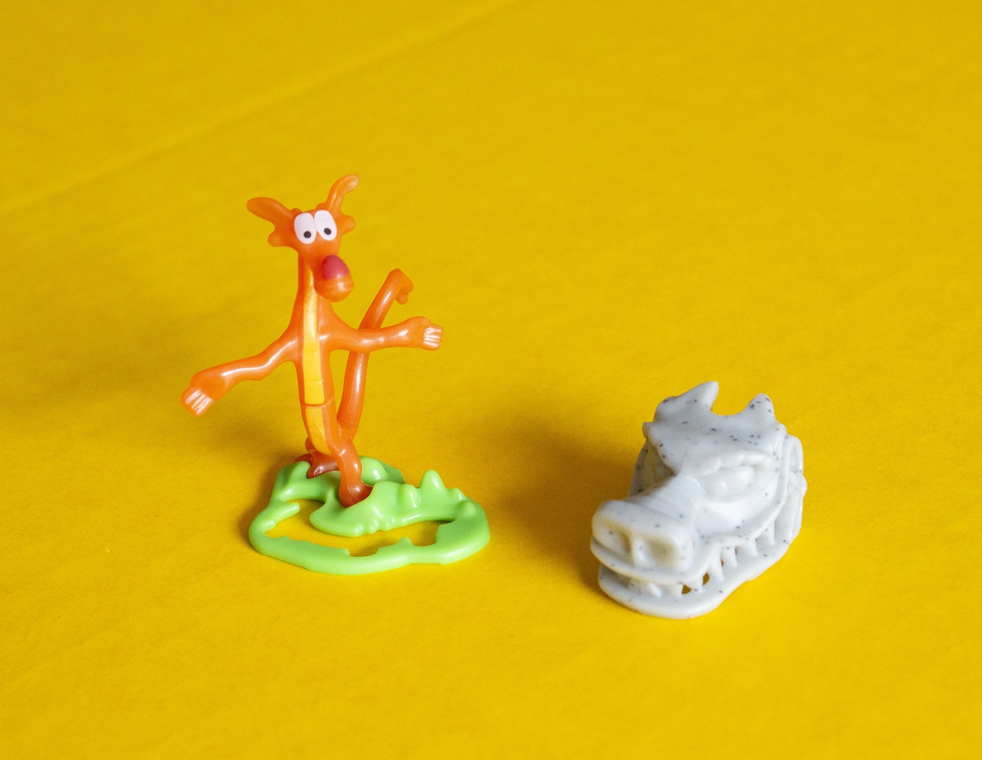 2018 Disney Princess Mulan Kinder Surprise Toy - Mushu with Dragon Mask - 4 pieces