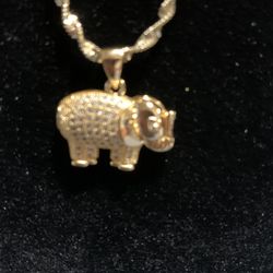 New set of necklace and earrings