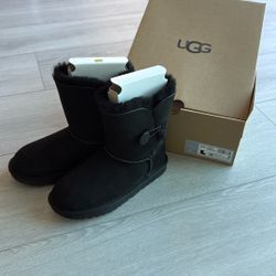 Kids Uggs Bailey Button II Size 3
