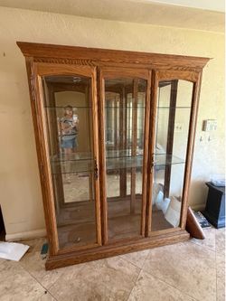 Glass cabinet hutch