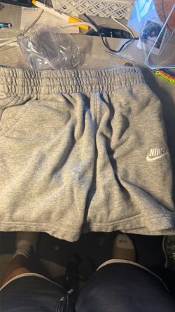 Nike Gray Athletic Shorts – Comfortable Fit – Great Condition