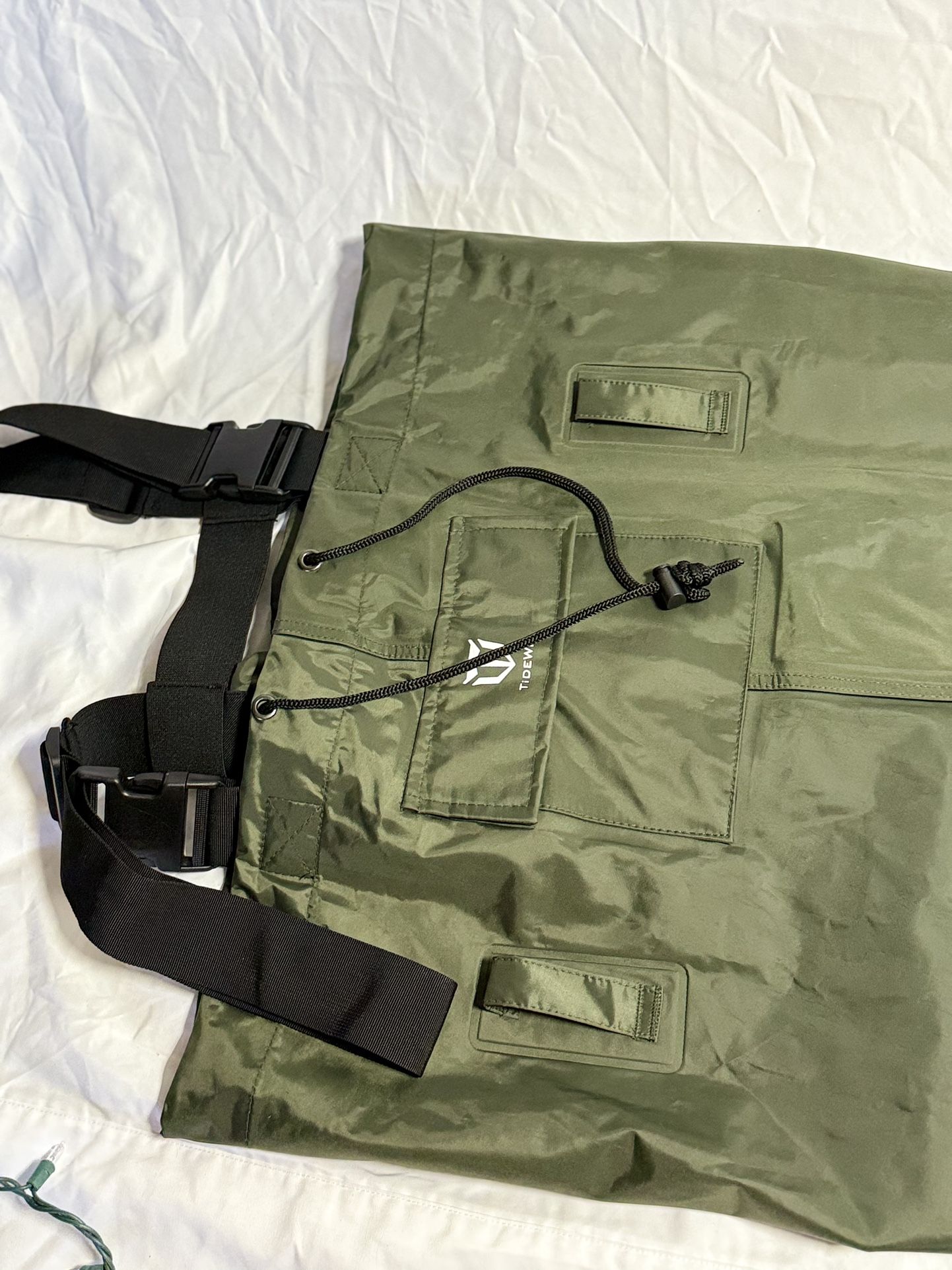 TIDEWE Bootfoot Chest Wader, 2-Ply Nylon/PVC Waterproof Fishing Hunting Waders with Boot Hanger for Men Women Green Brown