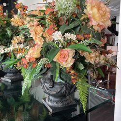 Base Flowers In Fabric , Normal Use Perfect Conditions 25 In Tall , Down Towwn Miami Area 33128 , Firm Price , Pick Up Only