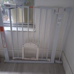 Baby Gate With Pet Door -29"x43" (Babelio)