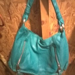 A TURQUOISE WYCOSAKGE HAND BAG