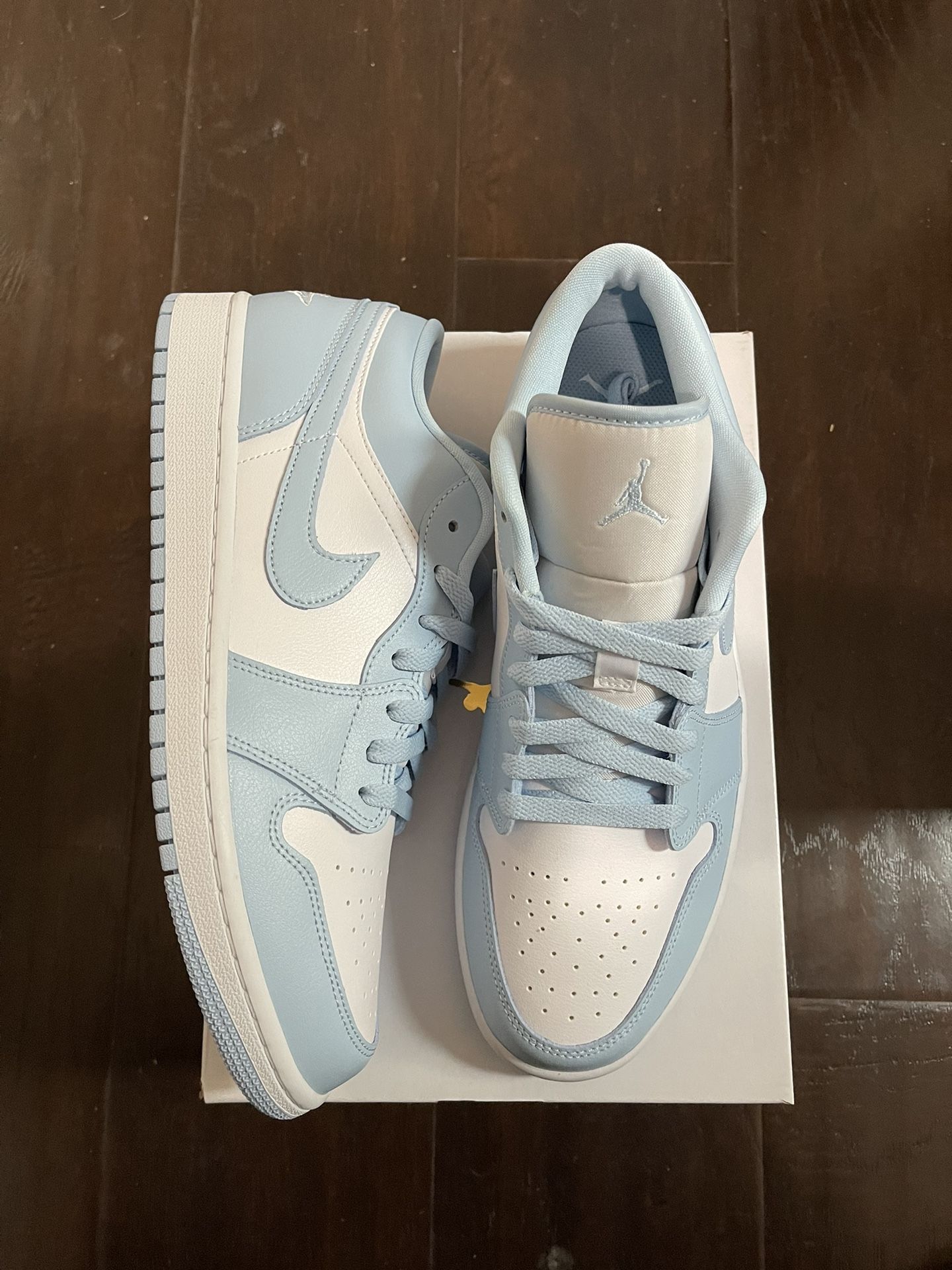 Jordan 1 Low Aluminum Ice Blue