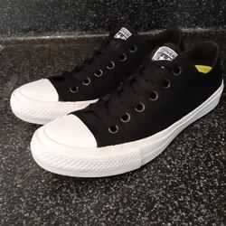 Converse womens 8.5 Like new 