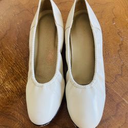 Vtg NATURALIZER Shoes ROSLYN Taupe LEATHER W/ ELASTIC Size 6