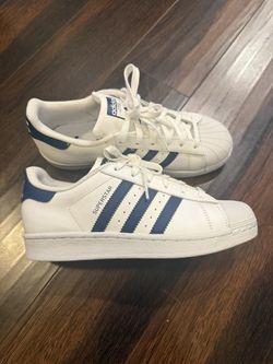 Women’s Adidas Sneakers 