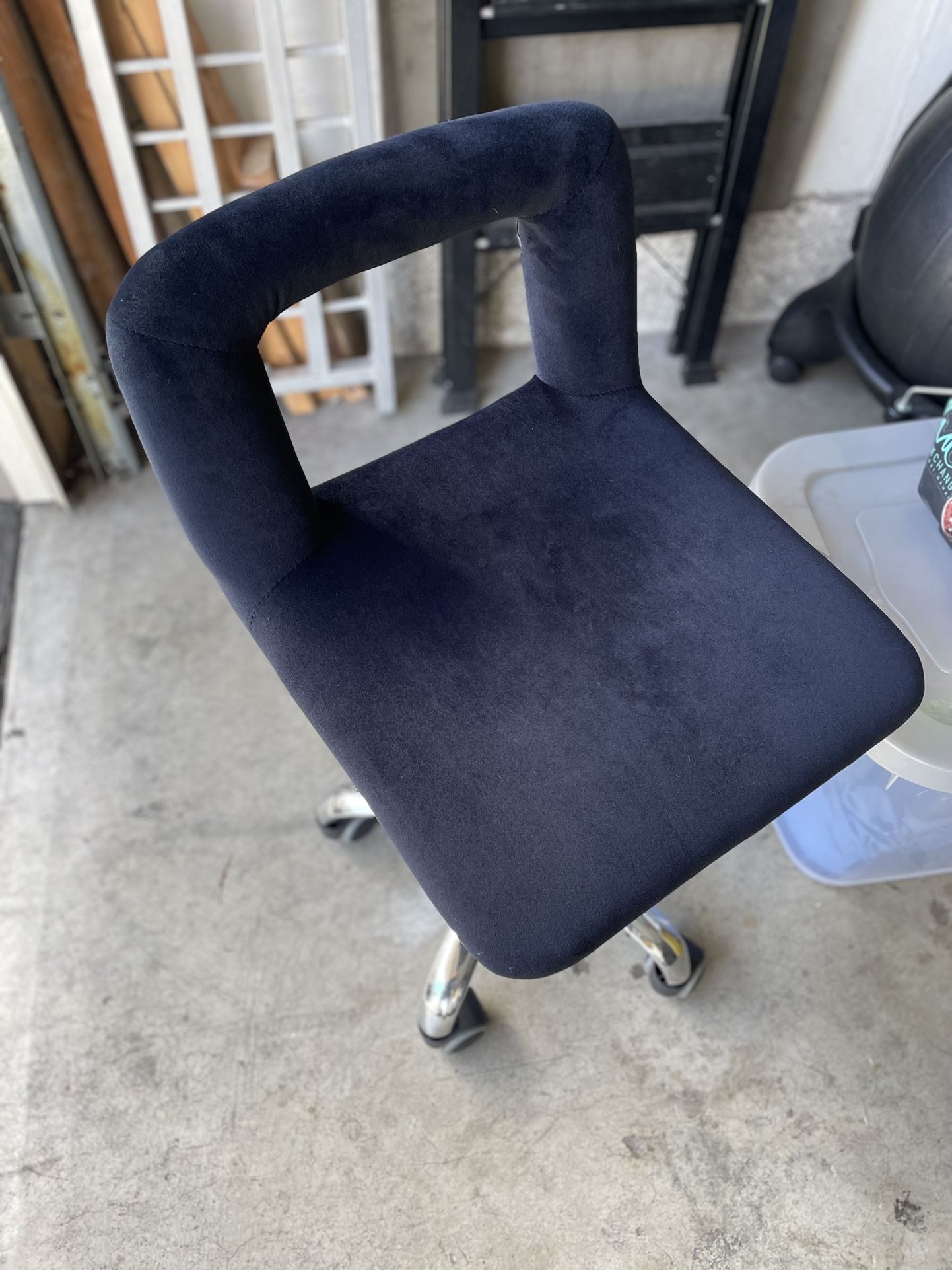 TAINOKI Black Velvet Swivel Office Desk Chair