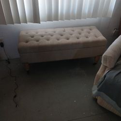 Tuffed End Of Bed Storage Seat