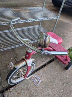 Radio flyer tricycle with bell